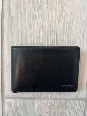 Tumi Black Leather Card & Key Holder